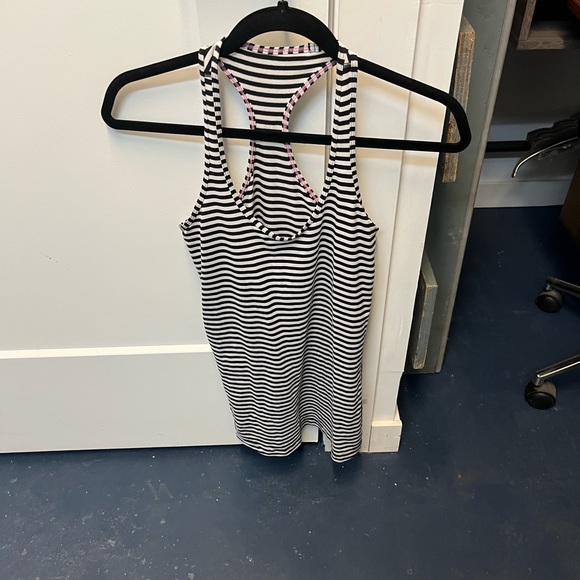 Size 6 lululemon racer back - Picture 1 of 3